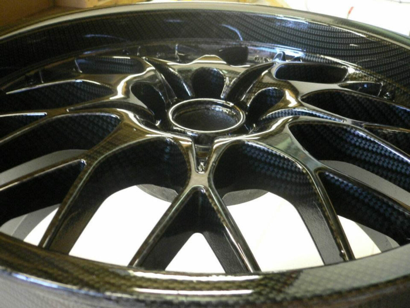 carbon dipping on car wheels