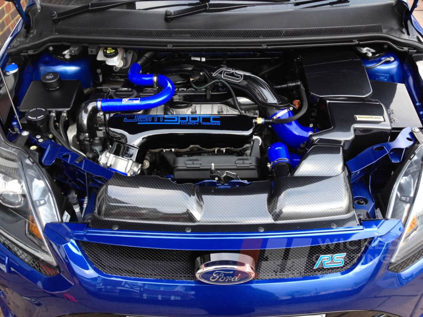 Ford Focus RS with carbon dipping on engine bay plastics