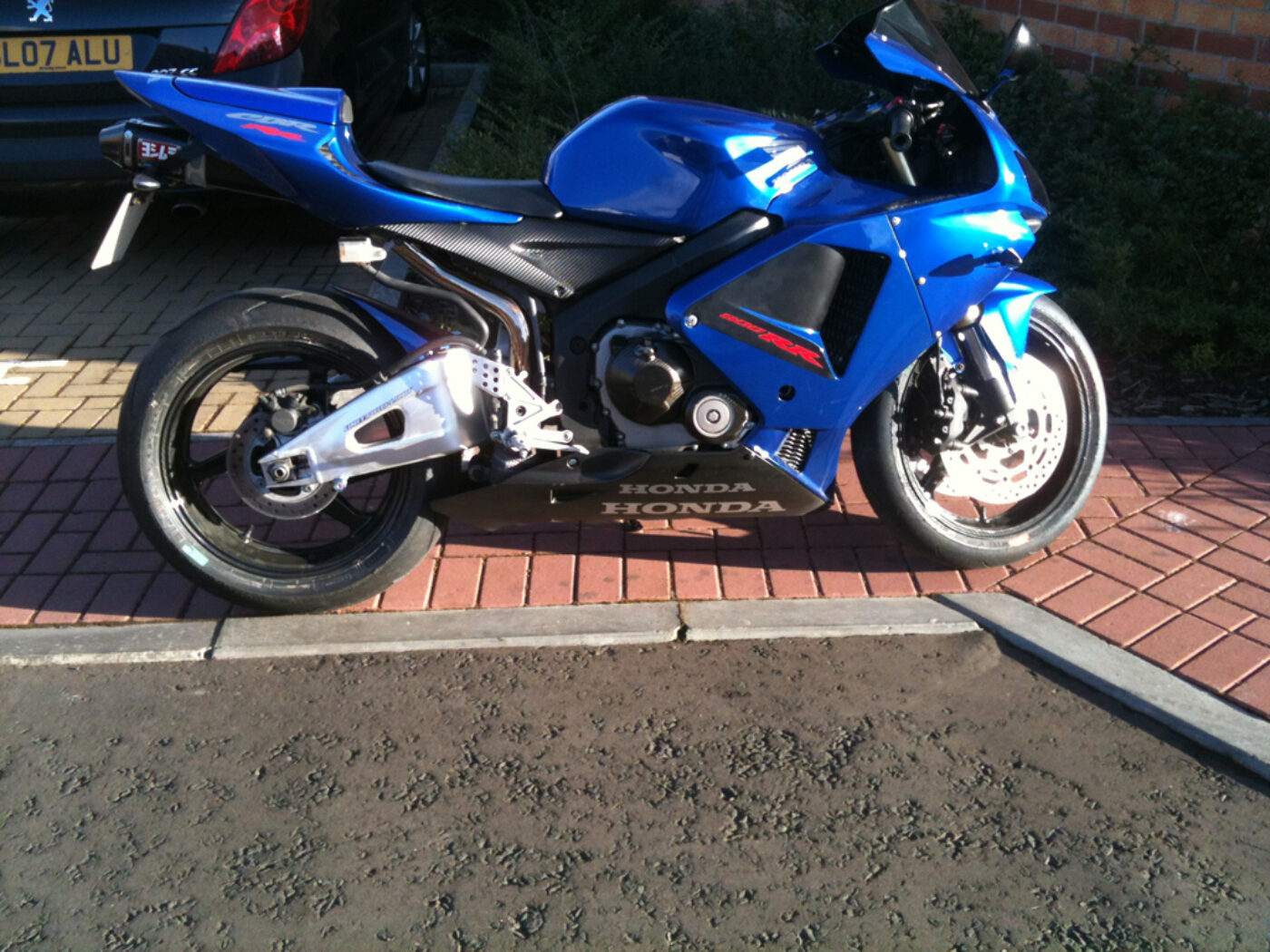 Honda CBR 600 with carbon dipped wheels