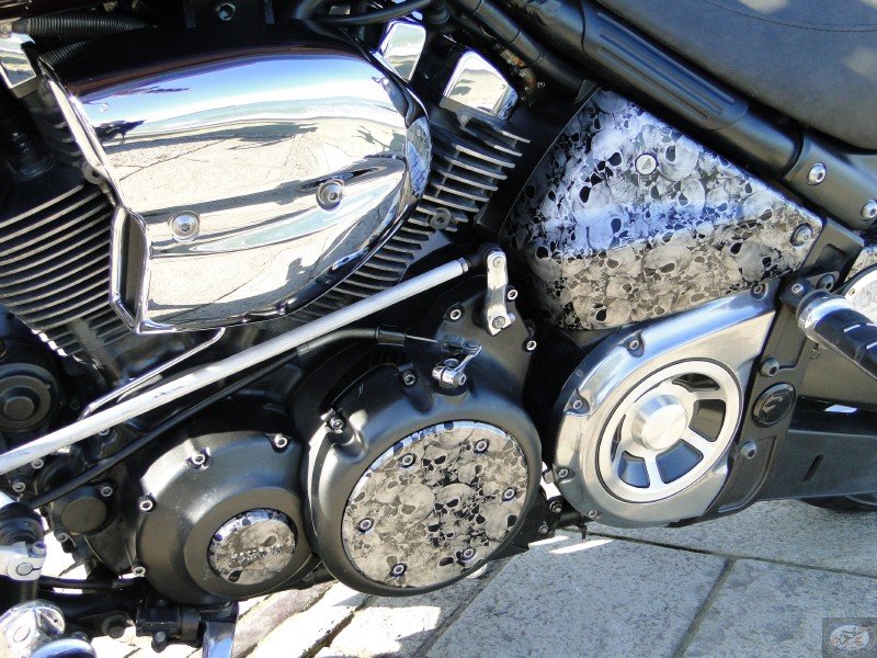 Yamaha Warrior in skulls