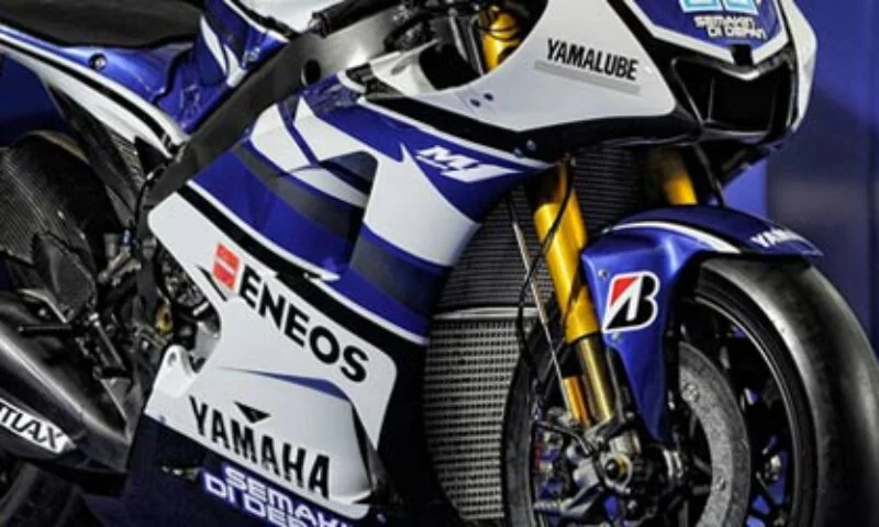 Wicked Carbon Dipping & Custom Painting on Yamaha M1
