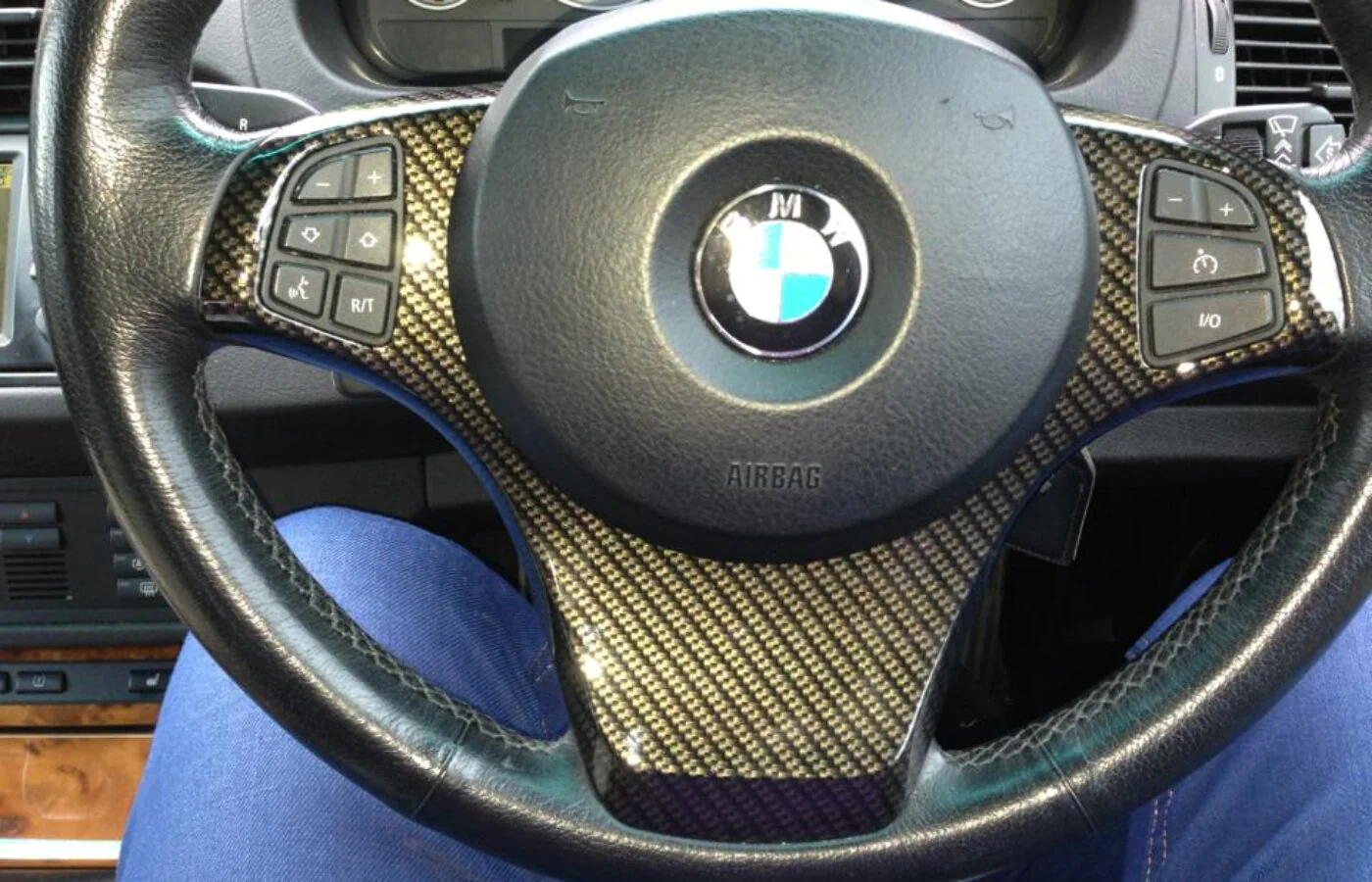 Scott Fortune – Carbon fibre dipped steering wheel trim for BMW X5