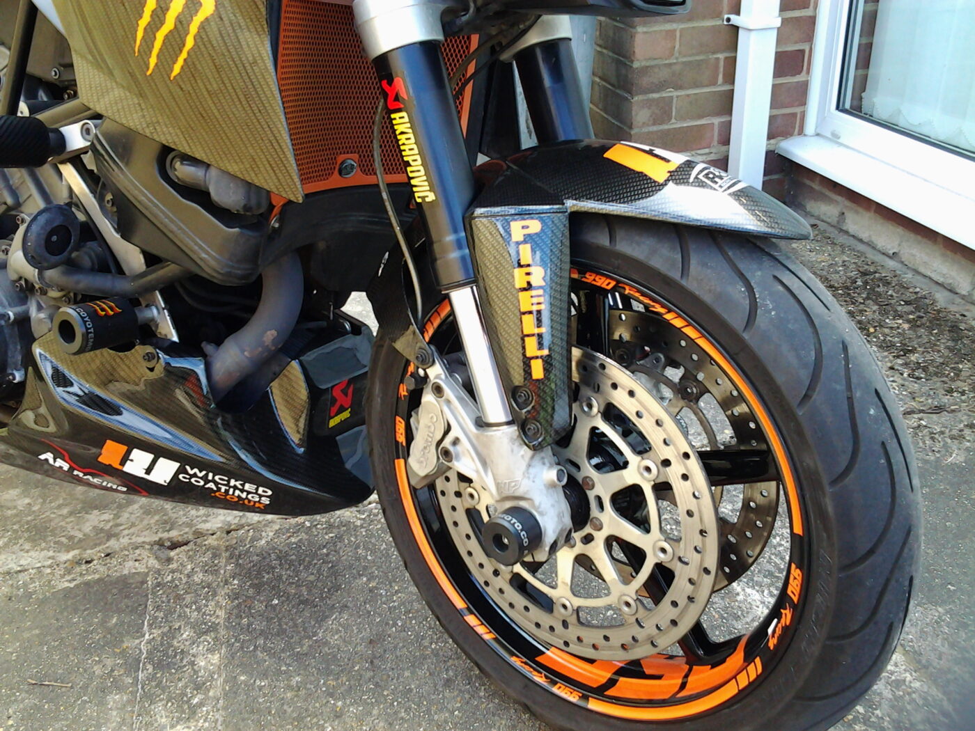 Superduke 990 – Carbon dipped parts