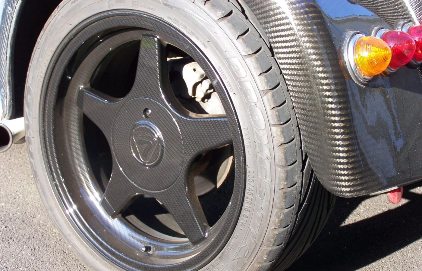 Rhett Land – Carbon dipping for Caterham 7 wheels