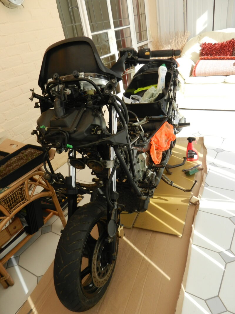 Yamaha XP500 TMAX – Carbon dipping & paint spraying project