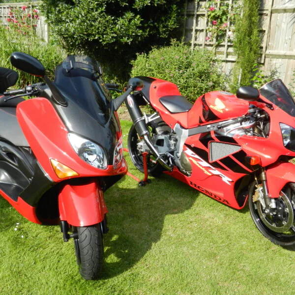 Yamaha XP500 TMAX – Carbon dipping & paint spraying project