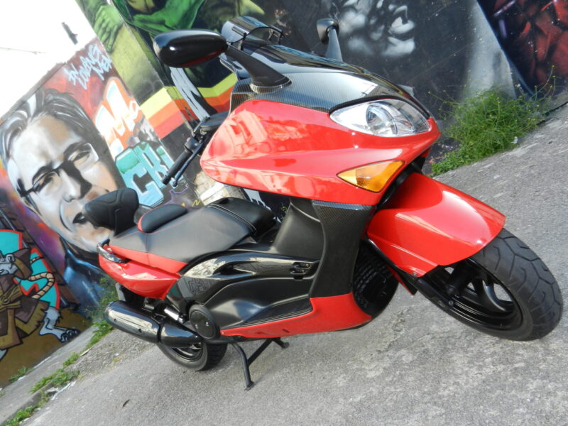 Yamaha XP500 TMAX – Carbon dipping & paint spraying project