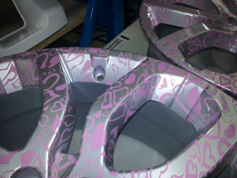 Land Rover Alloy Wheels Coated In Pink Hearts hydrographic film