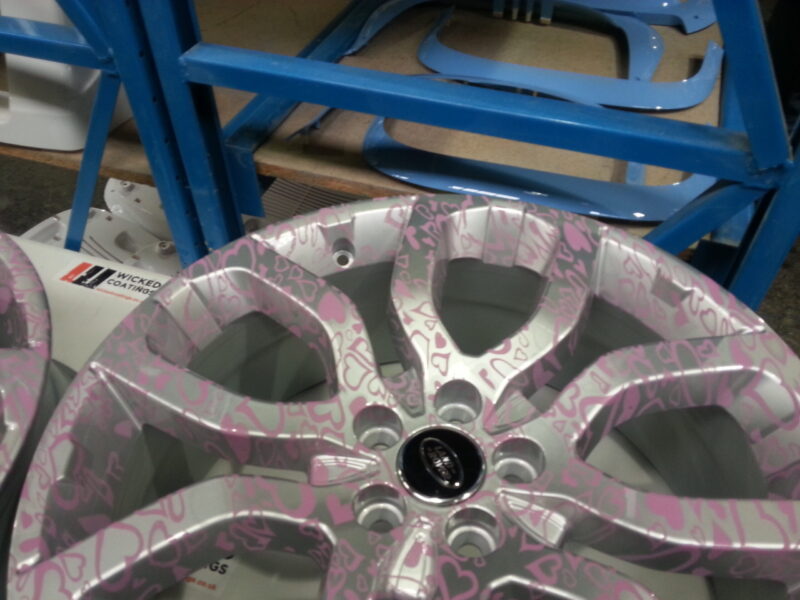Land Rover Alloy Wheels Coated In Pink Hearts hydrographic film