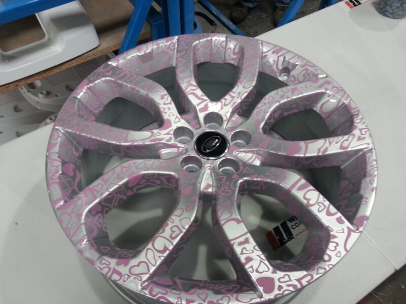 Land Rover Alloy Wheels Coated In Pink Hearts hydrographic film
