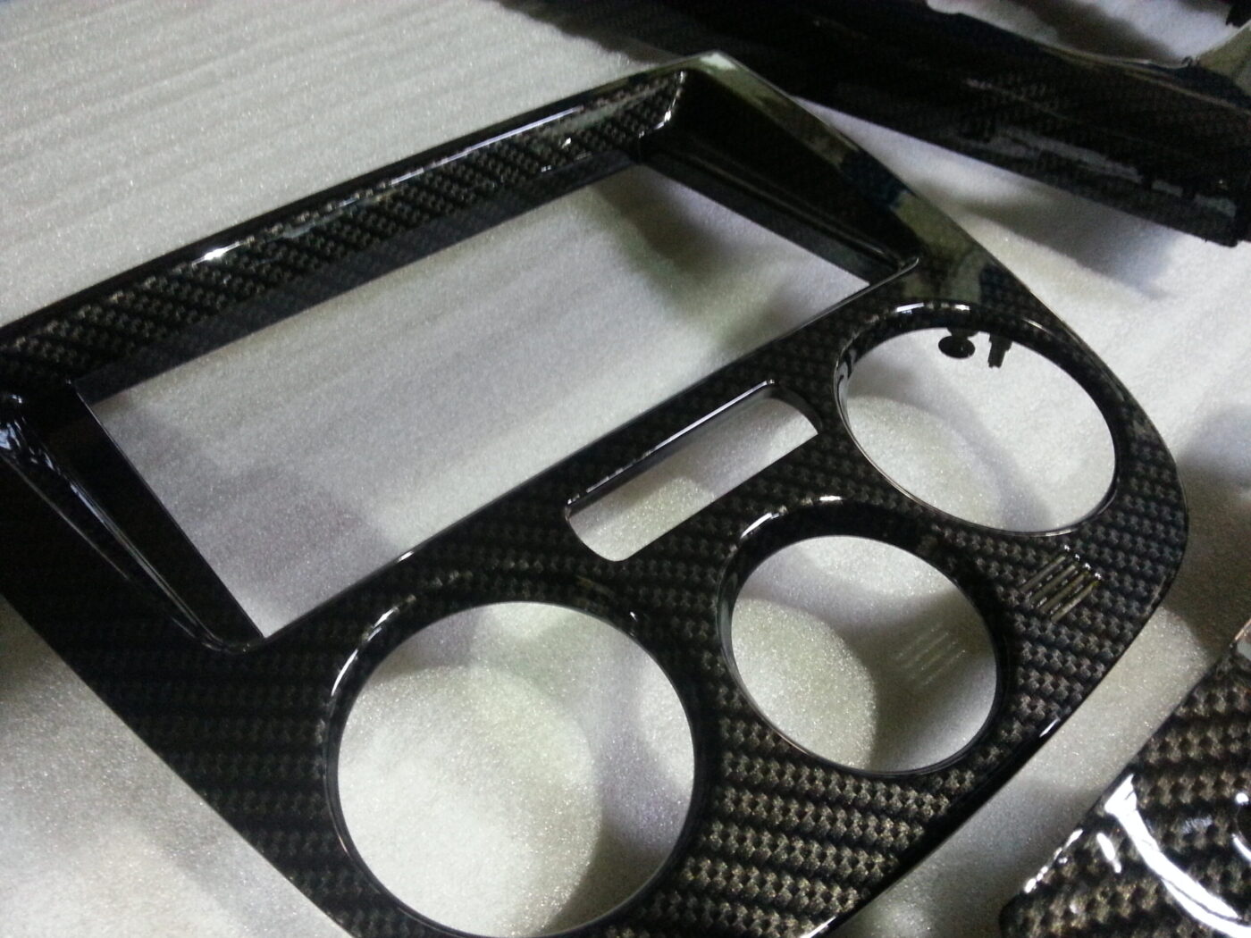 Parts of dashboard coated in carbon fibre