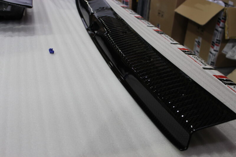 Car interior elements coated in carbon fibre
