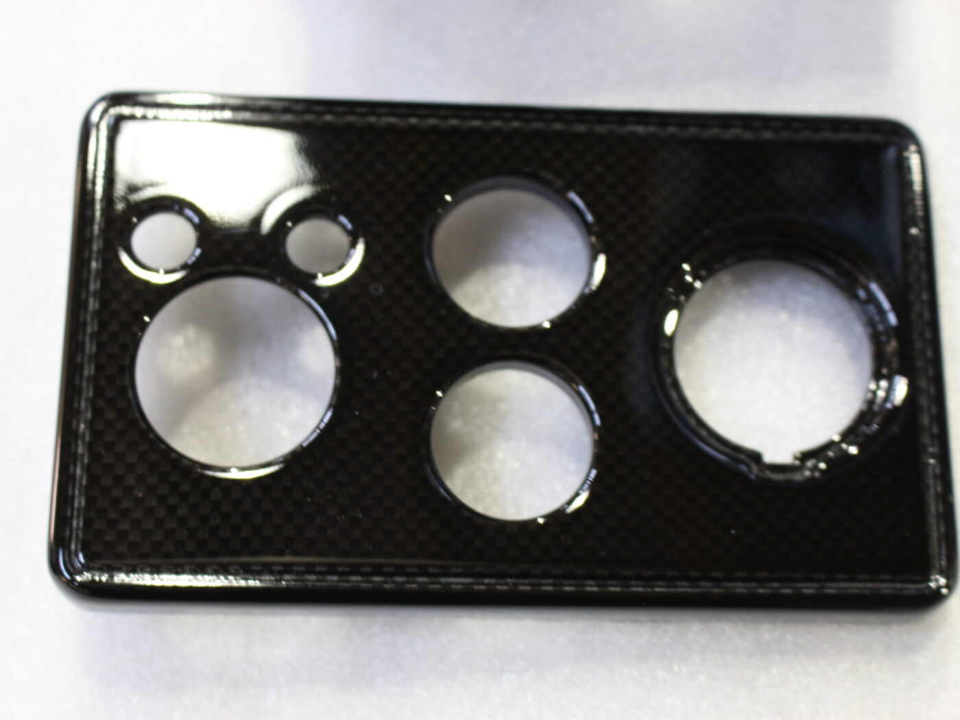 Parts of dashboard coated in carbon fibre