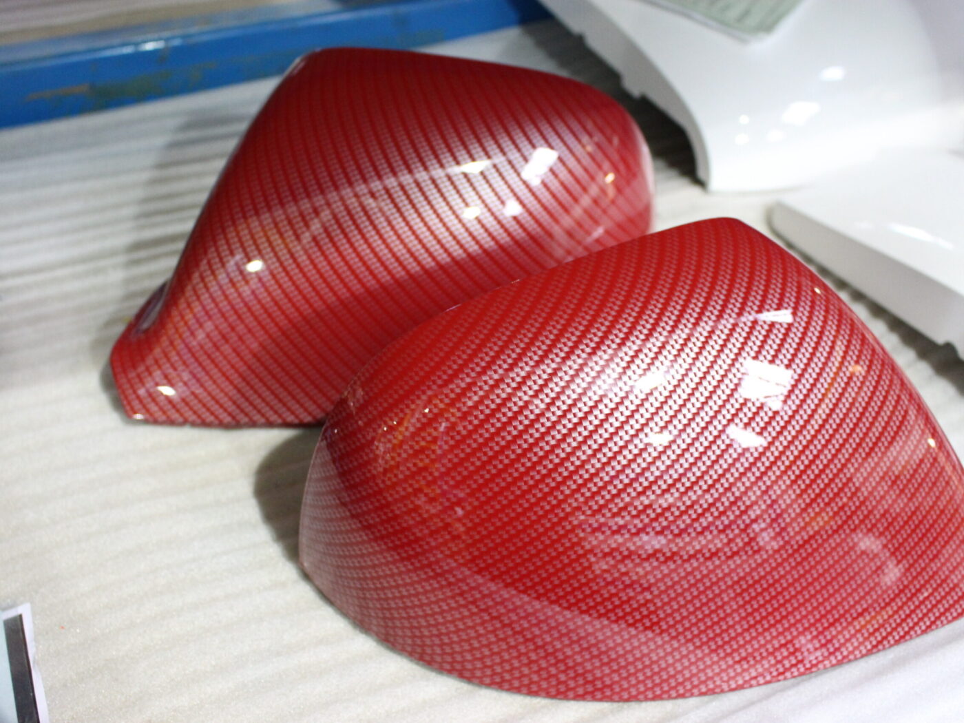 Car mirrors coated in carbon painted red