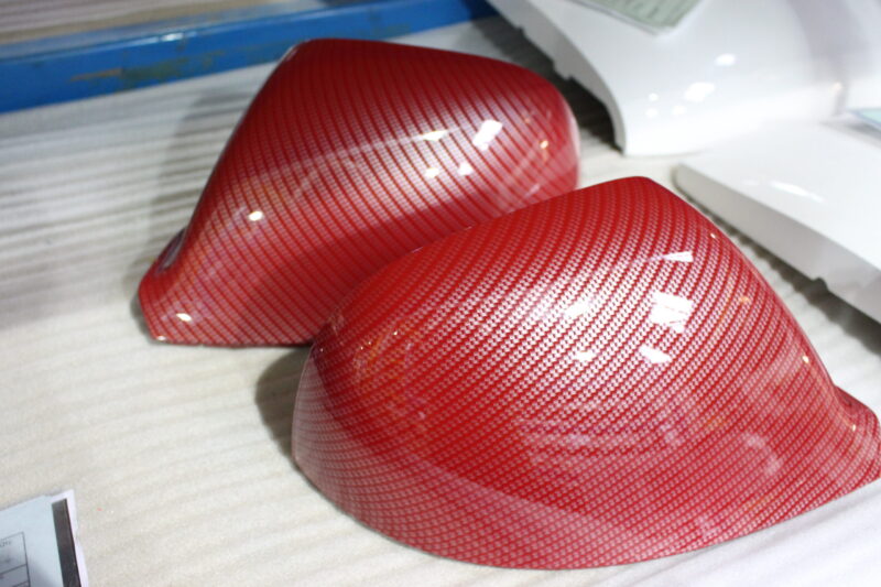 Car mirrors coated in carbon painted red