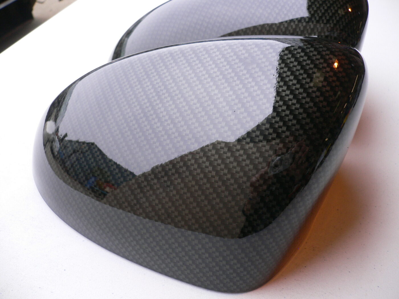 Car mirrors cover coated in carbon fibre hydrographic film painted black