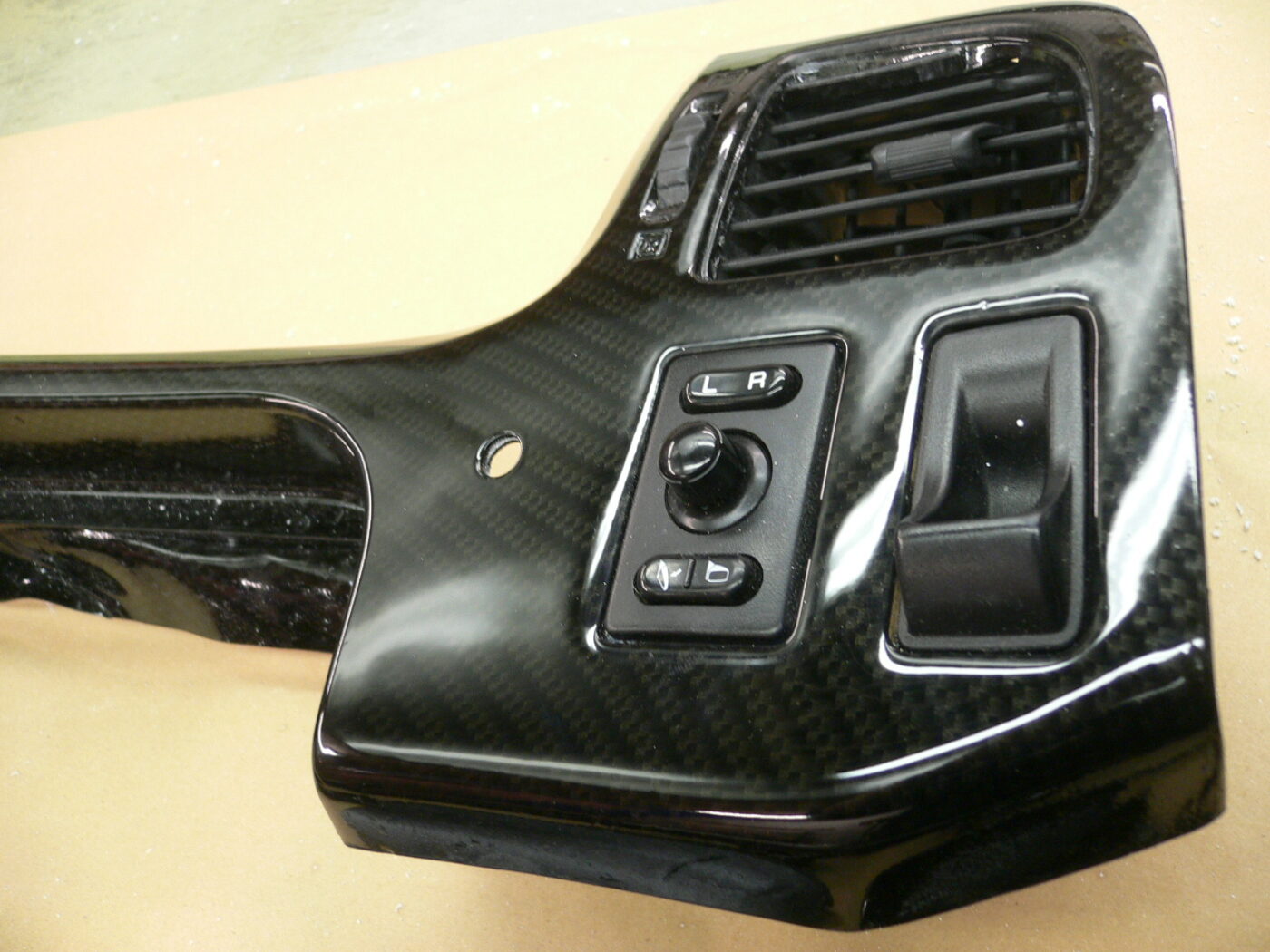 Parts of dashboard coated in carbon fibre