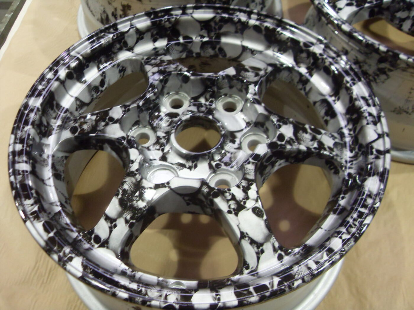Car Alloy Wheels Coated In Skull Hydrographic Film
