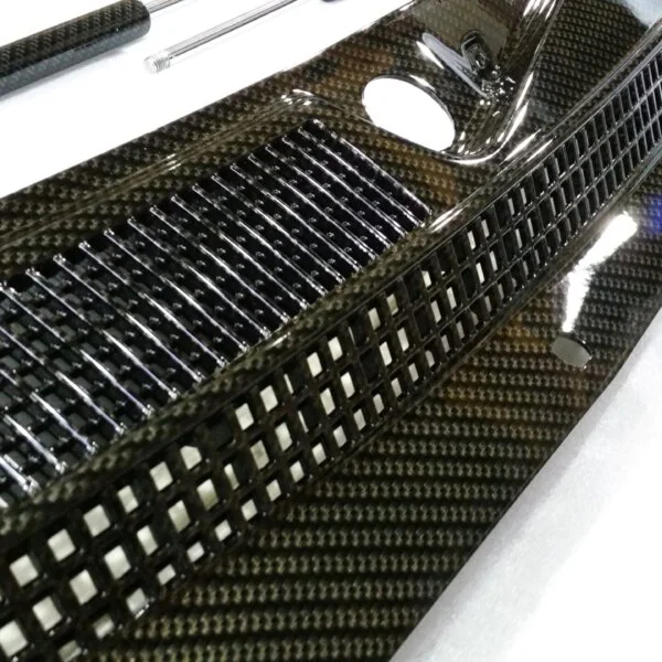 Car exterior element coated in carbon fibre