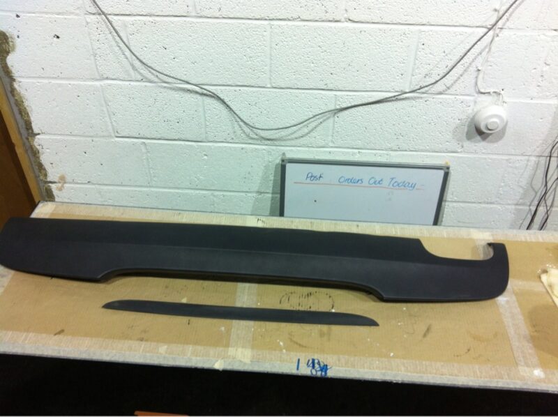 Car exterior element coated in carbon fibre