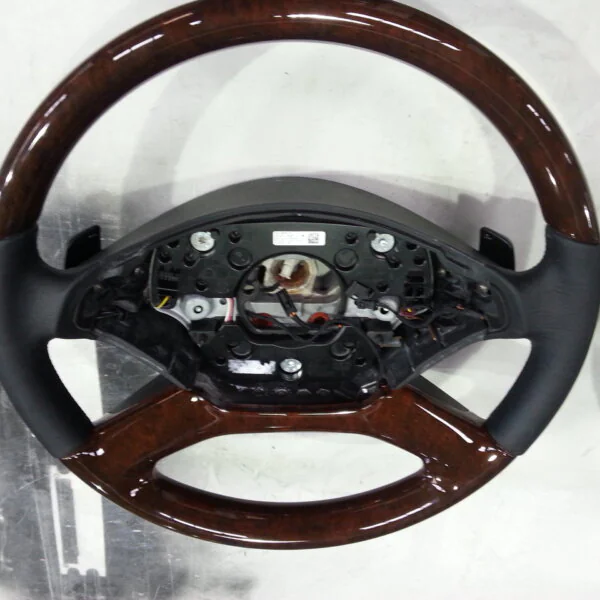 Car Steering Wheel Coated In Wood Hydrographic Film