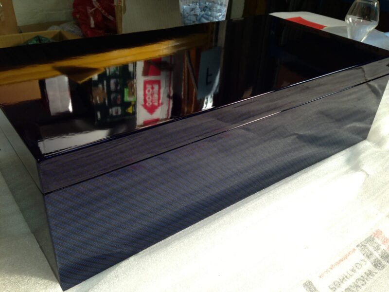 Wooden champagne box carbon coated