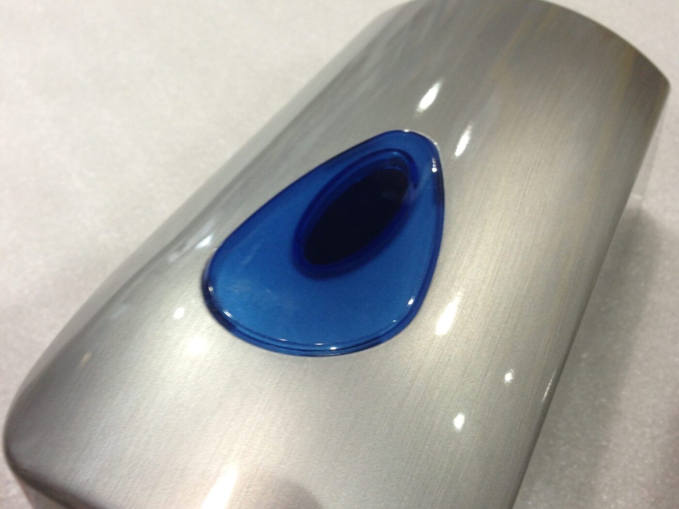 Soap dispencer brush metal effect – Water transfer