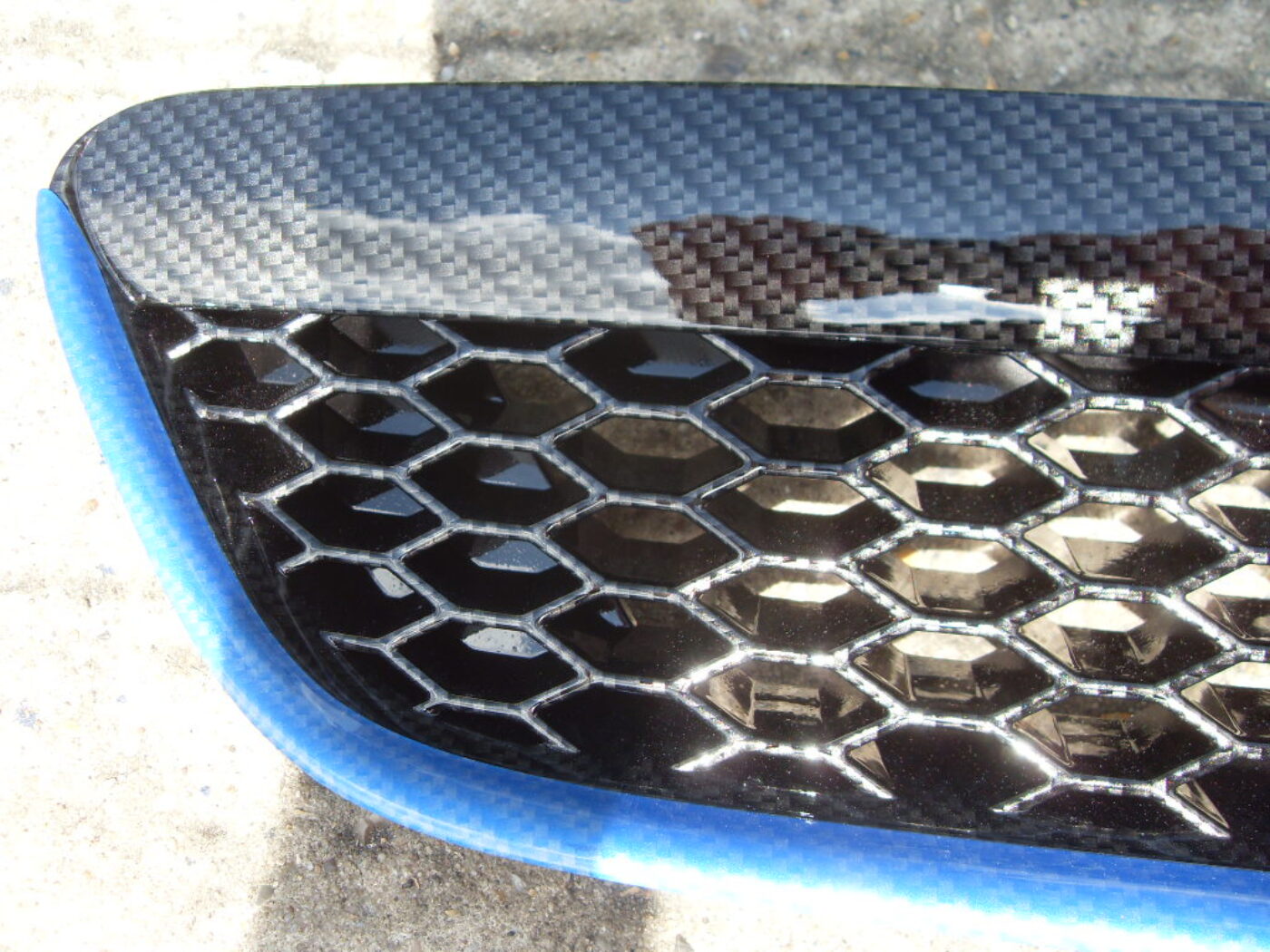 Ford Focus ST radiator grill coated in carbon fibre hydrographic film painted black
